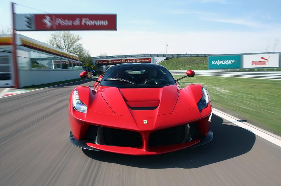  Ferrari LaFerrari 2015 года  (фото 19 из 56)